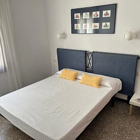 Agi Les Roques Апартаменты *